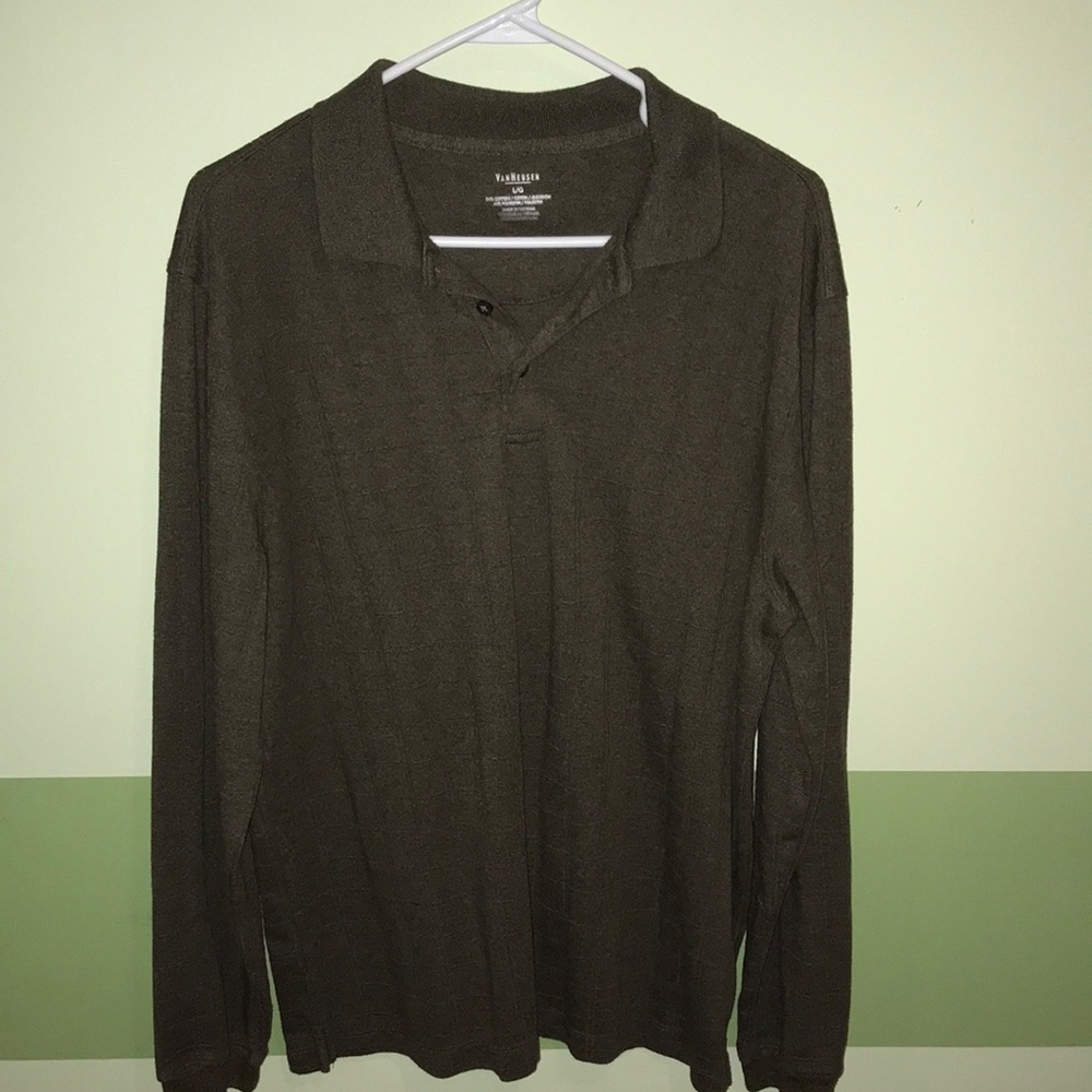 Van Heusen collared shirt